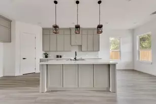 2729 Pike Dr, Lancaster, TX 75134 - Photo 2