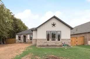 2729 Pike Dr, Lancaster, TX 75134 - Photo 2