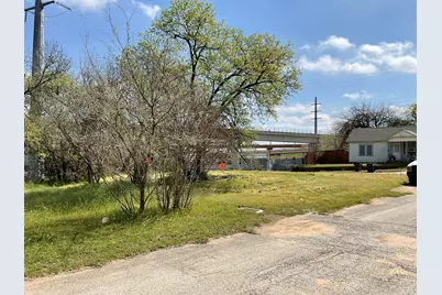 1515 E Peach Street, Fort Worth, TX 76102 - Photo 2