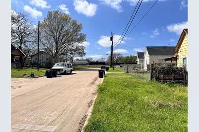 1515 E Peach Street, Fort Worth, TX 76102 - Photo 14