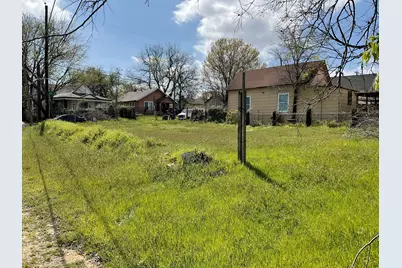 1515 E Peach Street, Fort Worth, TX 76102 - Photo 1