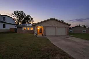 2412 Jewell Dr, Arlington, TX 76016 - Photo 2