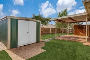 2529 Castle Pines Dr, Burleson, TX 76028 - Photo 14