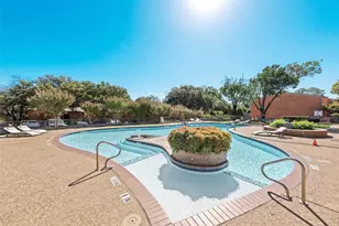 520 E Avenue J, Grand Prairie, TX 75050 - Photo 14