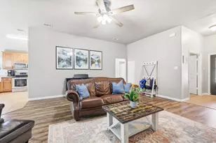 917 New York Ave, Midlothian, TX 76065 - Photo 2