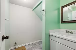 518 Red Bud Ln, Cockrell Hill, TX 75211 - Photo 8