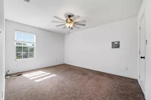 518 Red Bud Ln, Cockrell Hill, TX 75211 - Photo 22