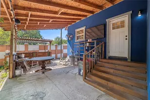 518 Red Bud Ln, Cockrell Hill, TX 75211 - Photo 20