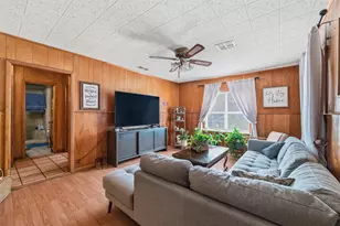 518 Red Bud Ln, Cockrell Hill, TX 75211 - Photo 4