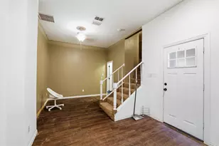 518 Red Bud Ln, Cockrell Hill, TX 75211 - Photo 26