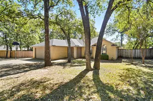 1116 Shadow Ridge Dr, Azle, TX 76020 - Photo 2