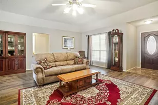 1116 Shadow Ridge Dr, Azle, TX 76020 - Photo 4