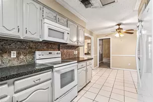 1718 St James Dr, Carrollton, TX 75007 - Photo 10