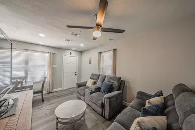 4506 Roberts Avenue, Dallas, TX 75215 - Photo 6