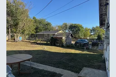 2206 Chestnut Avenue, Fort Worth, TX 76164 - Photo 2