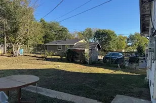 2206 Chestnut Ave, Fort Worth, TX 76164 - Photo 2