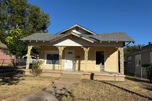 2206 Chestnut Ave, Fort Worth, TX 76164 - Photo 1