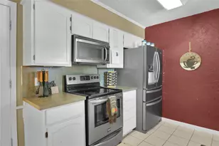 917 Springhill Dr, Burleson, TX 76028 - Photo 10