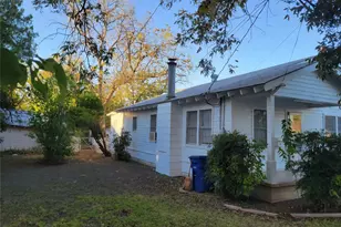 1007 Lackey St, Brownwood, TX 76801 - Photo 2