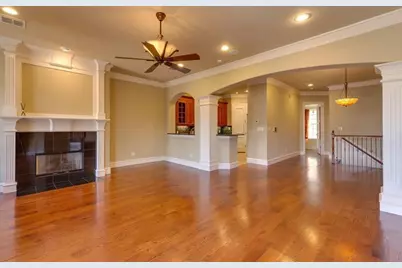 566 Rockingham Drive, Irving, TX 75063 - Photo 4