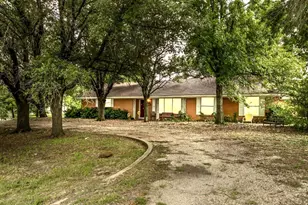 609 S Files St, Itasca, TX 76055 - Photo 2