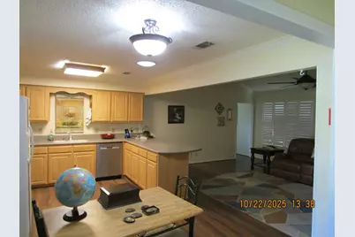 7100 Canterbury Drive, Waco, TX 76712 - Photo 2