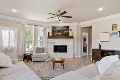 129 Cooper Court, Springtown, TX 76082 - Photo 12