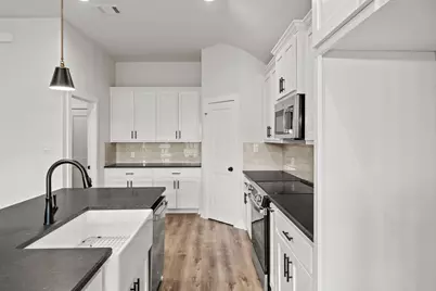 104 Maverick Trail, Valley View, TX 76272 - Photo 10