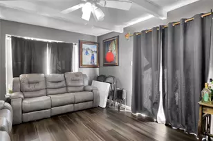 5400 Creek Valley Dr, Arlington, TX 76018 - Photo 2