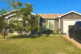 5400 Creek Valley Dr, Arlington, TX 76018 - Photo 1