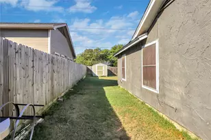 5400 Creek Valley Dr, Arlington, TX 76018 - Photo 12