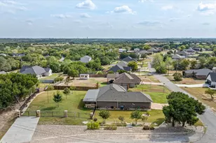 4001 Marana Dr, Granbury, TX 76048 - Photo 4