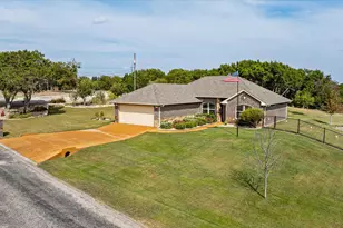 4001 Marana Dr, Granbury, TX 76048 - Photo 2