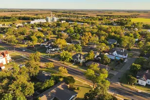 704 E Main St, Honey Grove, TX 75446 - Photo 2