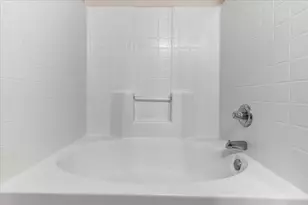 10605 Many Oaks Dr, Fort Worth, TX 76140 - Photo 20