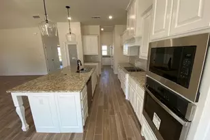 1042 Deer Is Ct, Azle, TX 76020 - Photo 10