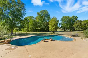 330 Pack Saddle Ct, Weatherford, TX 76088 - Photo 32