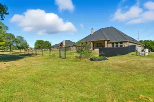 330 Pack Saddle Ct, Weatherford, TX 76088 - Photo 36