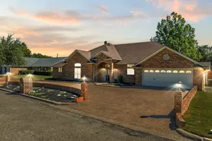 906 Greenleaf Dr, Mexia, TX 76667 - Photo 1