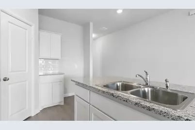 109 Seabiscuit Court, Granbury, TX 76049 - Photo 4