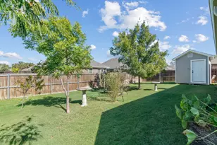 949 Avagail Ave, Springtown, TX 76082 - Photo 38