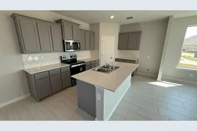 312 Gallant Man Court, Granbury, TX 76049 - Photo 2