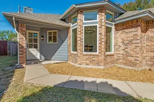 608 Lemons St, Cedar Hill, TX 75104 - Photo 2