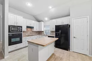 2711 Lake Way Dr, Grand Prairie, TX 75052 - Photo 12