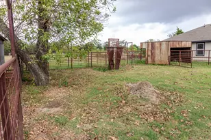 801 S Sutton St, Mabank, TX 75147 - Photo 24