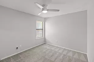 5968 Waterford Dr, Grand Prairie, TX 75052 - Photo 4