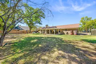 1075 Oak Ridge Dr, Oak Ridge, TX 75160 - Photo 4