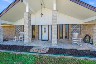 1075 Oak Ridge Dr, Oak Ridge, TX 75160 - Photo 2