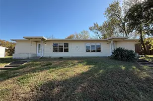 10 Pershing Dr, Denison, TX 75020 - Photo 2
