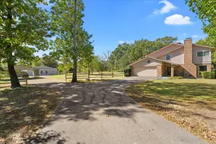 3136 Woodglen Dr, Commerce, TX 75428 - Photo 2